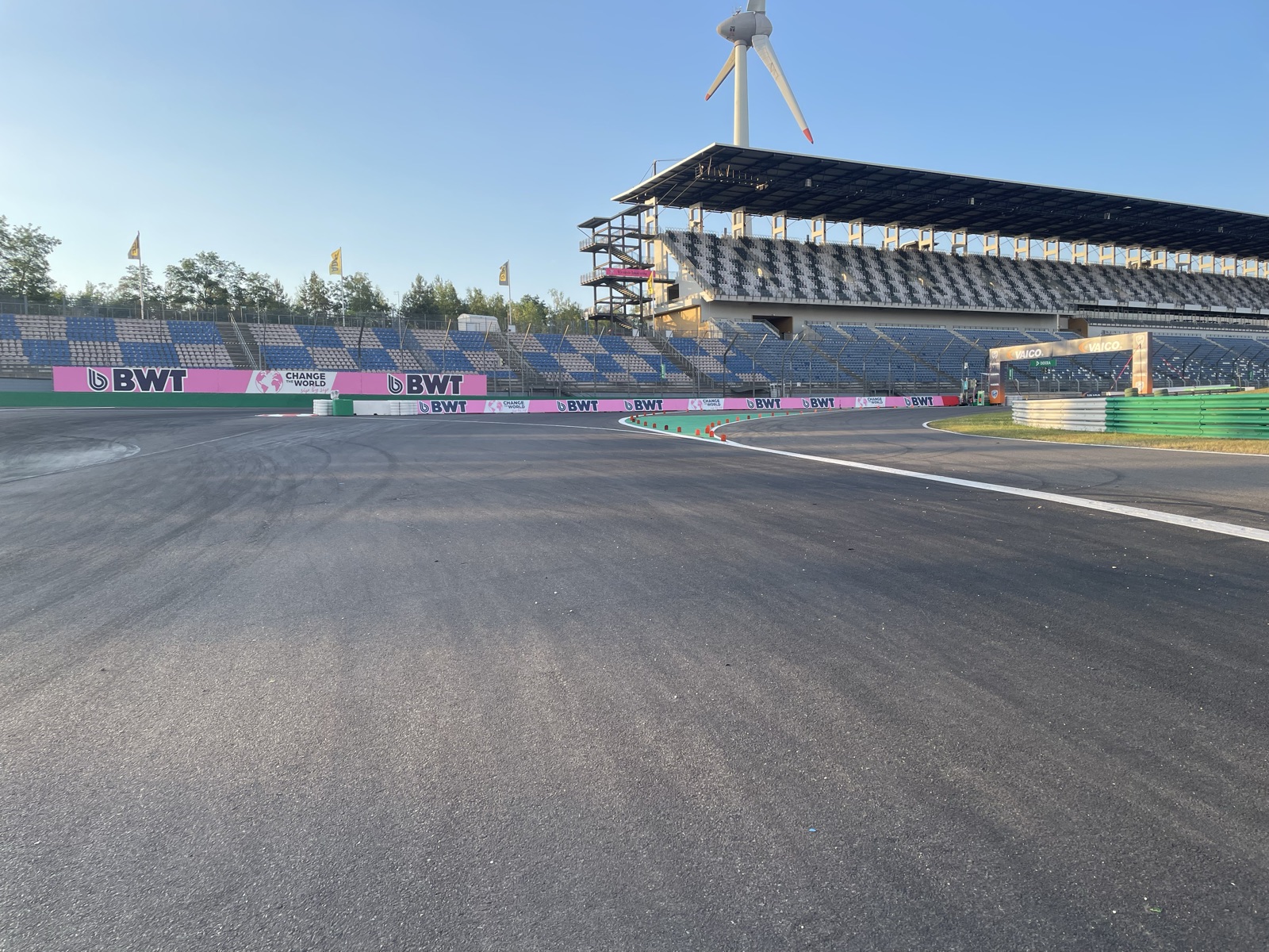 Vista da pista e das curvas durante o track walk